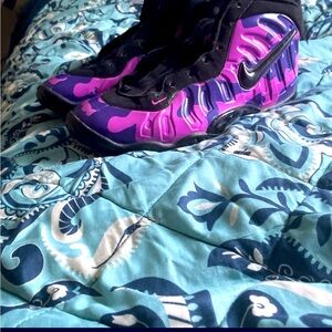Brand new condition, worn once, size 7 in men,